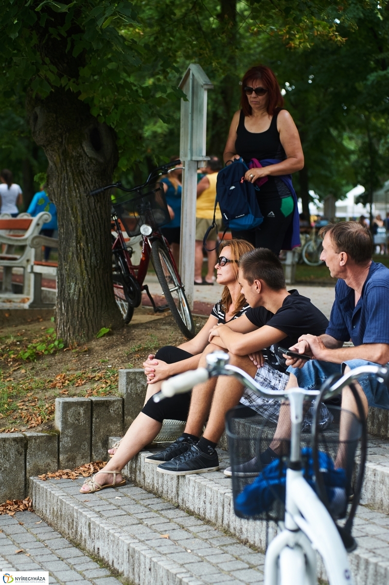 Sárkányhajó verseny Sóstón - fotó Szarka Lajos