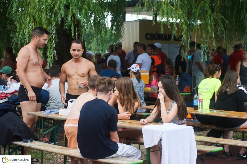 Sárkányhajó verseny Sóstón - fotó Szarka Lajos