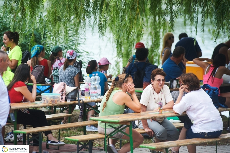 Sárkányhajó verseny Sóstón - fotó Szarka Lajos