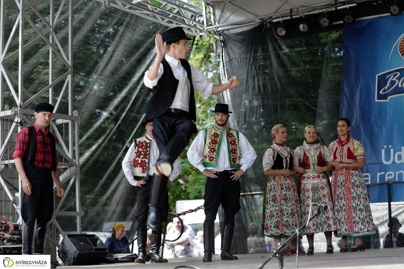 A Szabolcs Néptáncegyüttes is fellépett a Sárkányhajó Fesztivál programjában