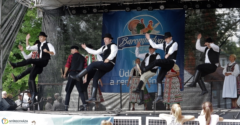 A Szabolcs Néptáncegyüttes is fellépett a Sárkányhajó Fesztivál programjában