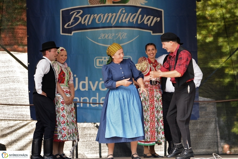 A Szabolcs Néptáncegyüttes is fellépett a Sárkányhajó Fesztivál programjában