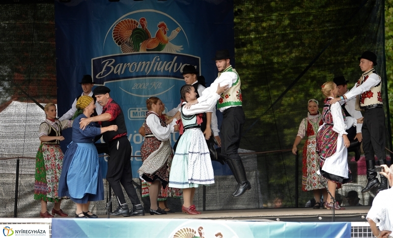 A Szabolcs Néptáncegyüttes is fellépett a Sárkányhajó Fesztivál programjában