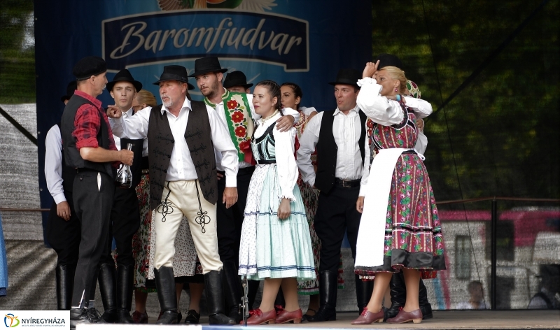 A Szabolcs Néptáncegyüttes is fellépett a Sárkányhajó Fesztivál programjában