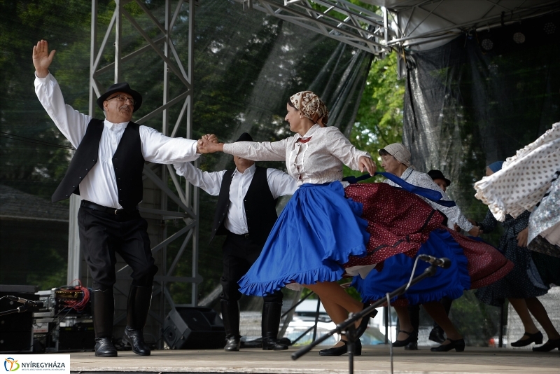 A Szabolcs Néptáncegyüttes is fellépett a Sárkányhajó Fesztivál programjában