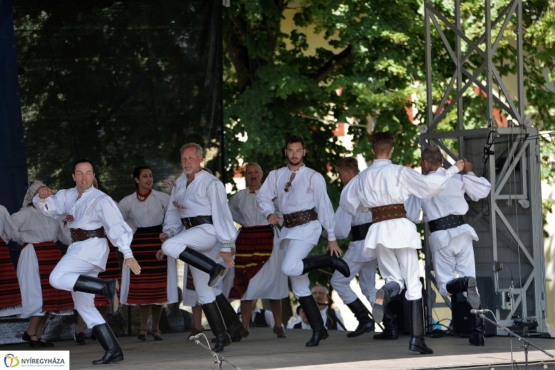 A Szabolcs Néptáncegyüttes is fellépett a Sárkányhajó Fesztivál programjában