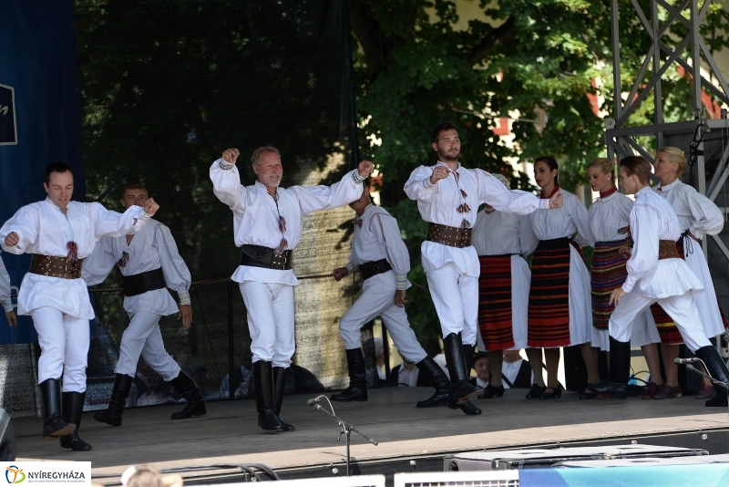 A Szabolcs Néptáncegyüttes is fellépett a Sárkányhajó Fesztivál programjában