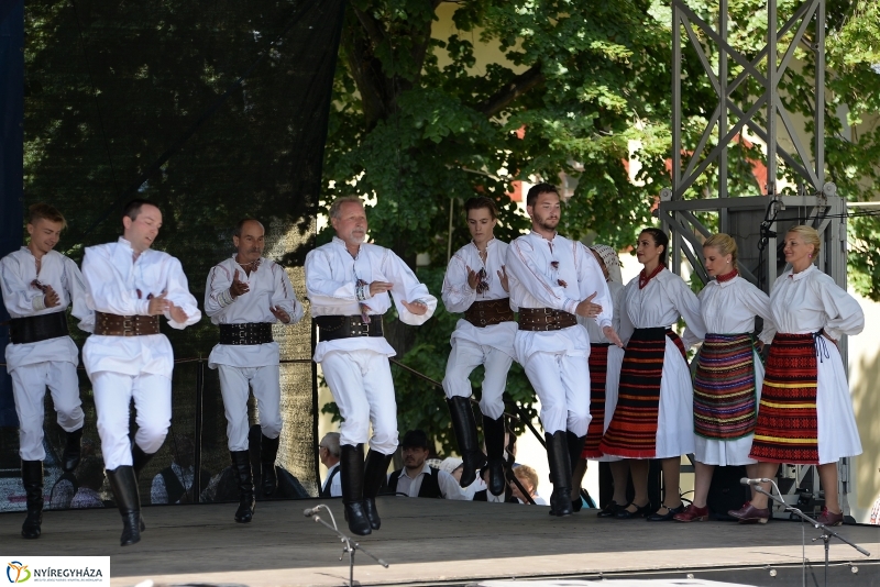 A Szabolcs Néptáncegyüttes is fellépett a Sárkányhajó Fesztivál programjában