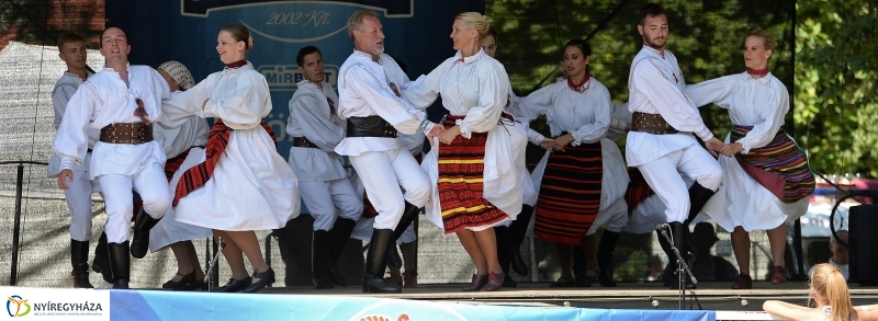 A Szabolcs Néptáncegyüttes is fellépett a Sárkányhajó Fesztivál programjában