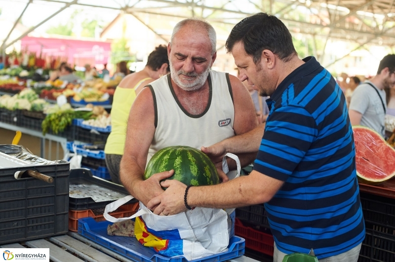 Piaci körkép - fotó Szarka Lajos