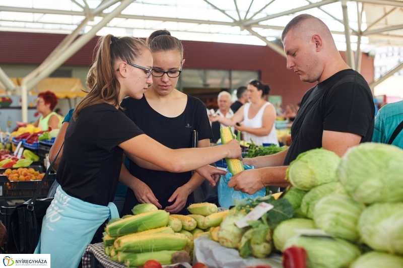 Piaci körkép - fotó Szarka Lajos