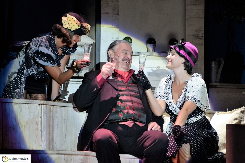 A Szabadtéri Színpadon A régi nyár című darabot láthatta a nagyérdemű 