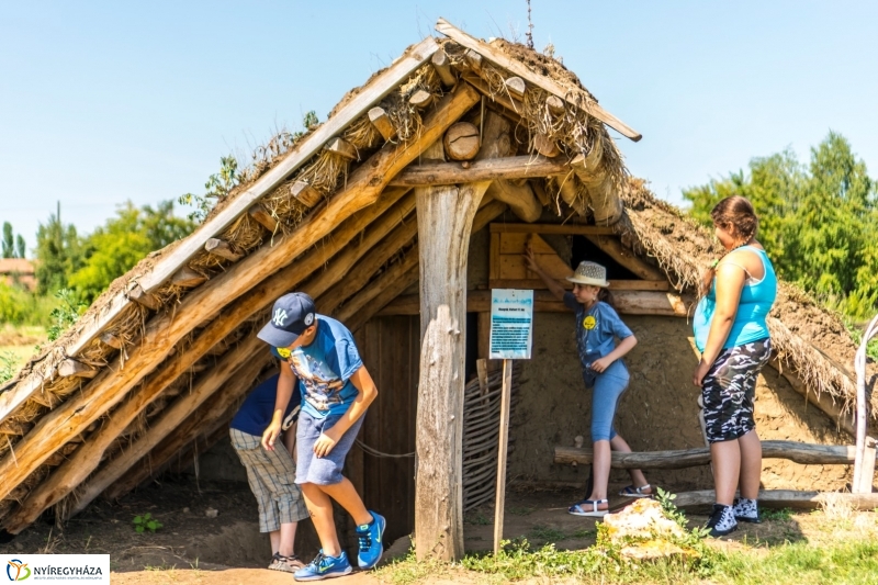 Táborozók a múzeumfaluban