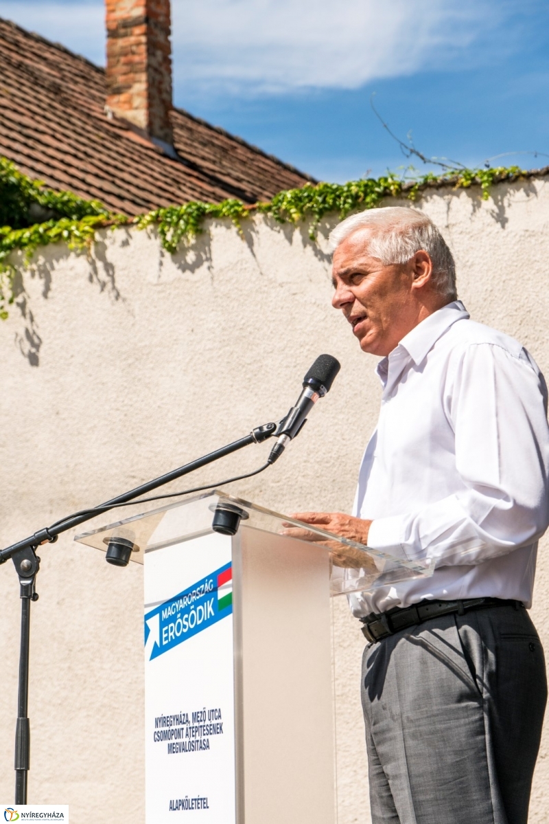 Mező utcai csomópont alapkövének letétele