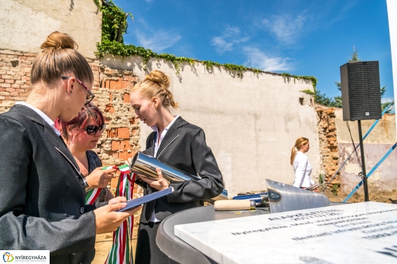 Mező utcai csomópont alapkövének letétele