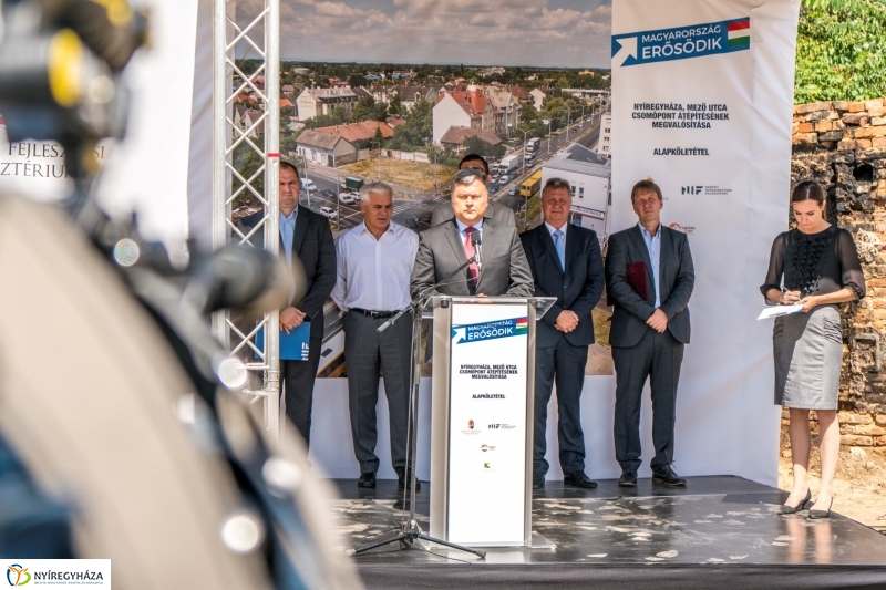 Mező utcai csomópont alapkövének letétele