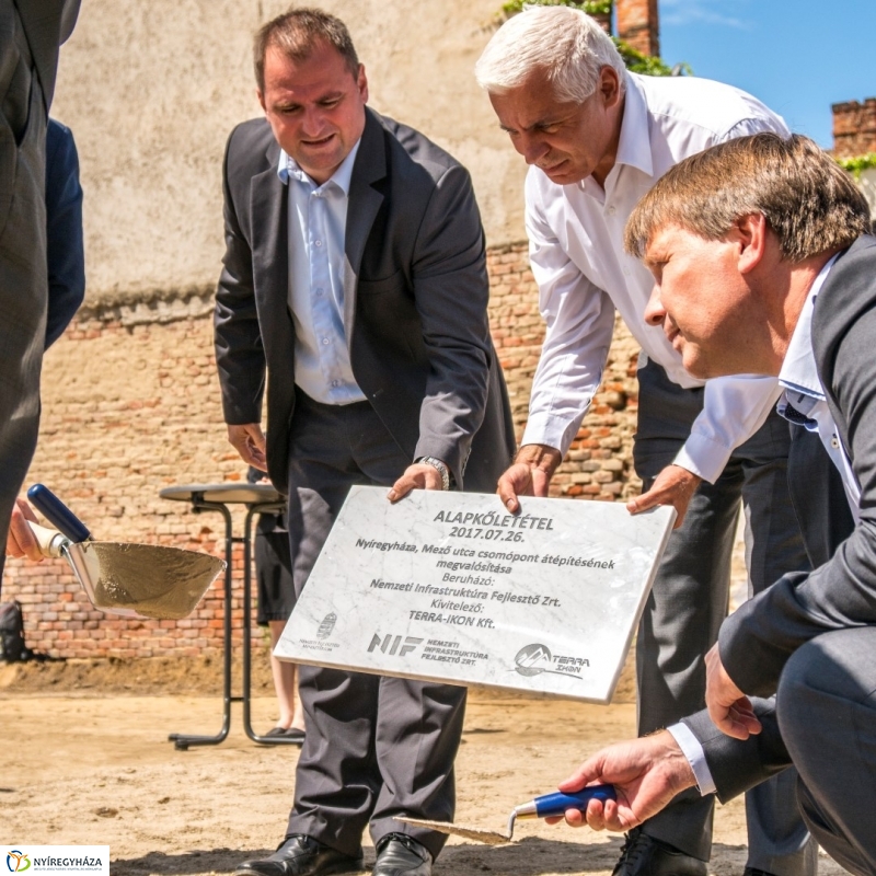 Mező utcai csomópont alapkövének letétele