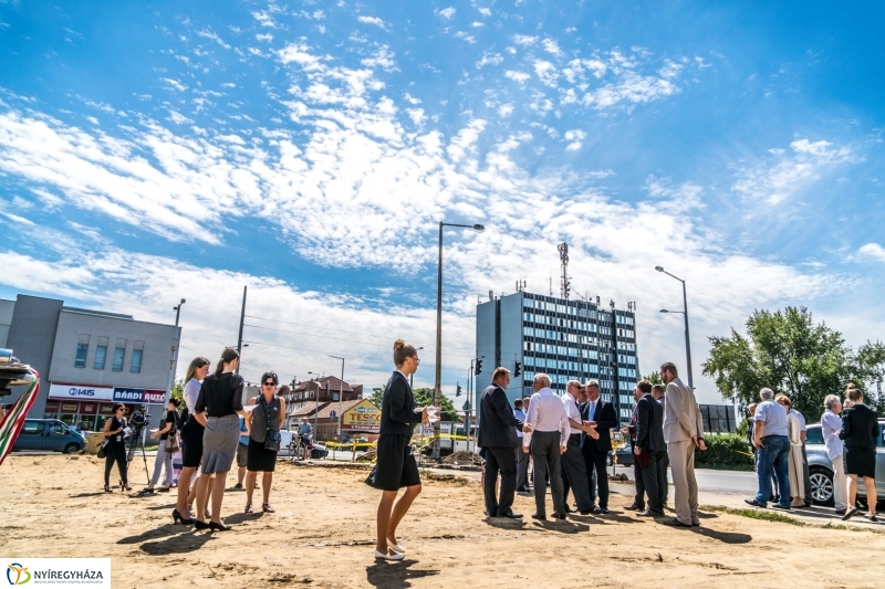 Mező utcai csomópont alapkövének letétele