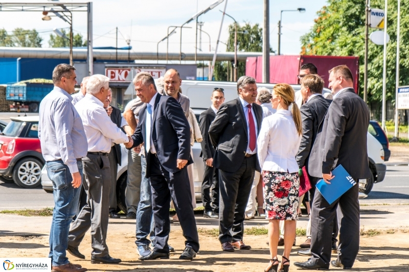 Mező utcai csomópont alapkövének letétele