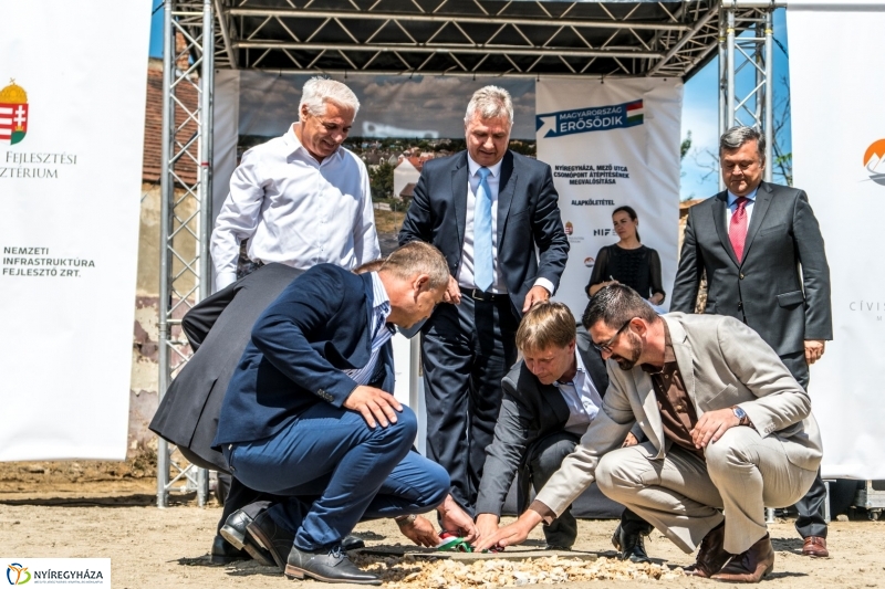 Mező utcai csomópont alapkövének letétele