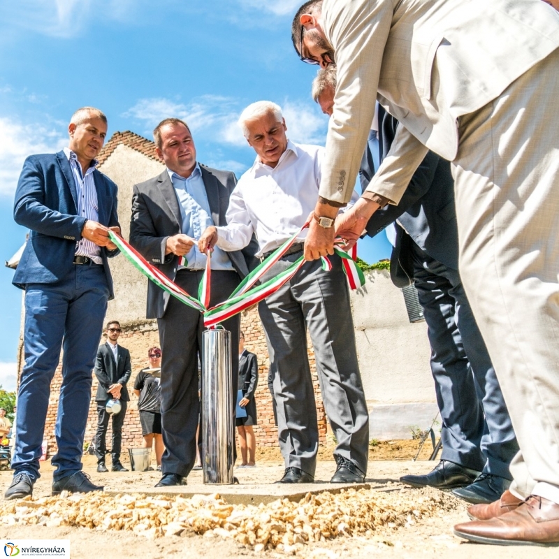 Mező utcai csomópont alapkövének letétele