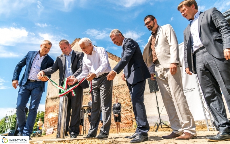 Mező utcai csomópont alapkövének letétele