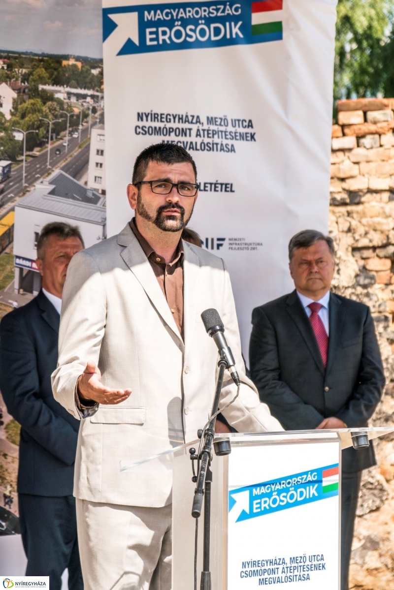 Mező utcai csomópont alapkövének letétele