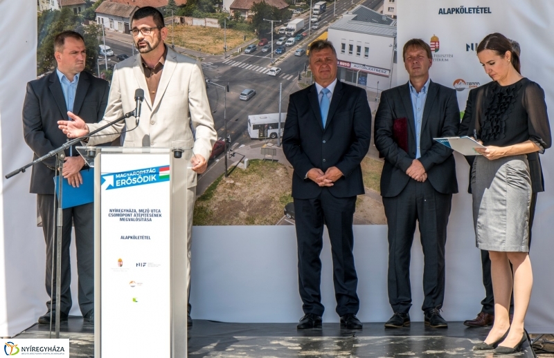 Mező utcai csomópont alapkövének letétele