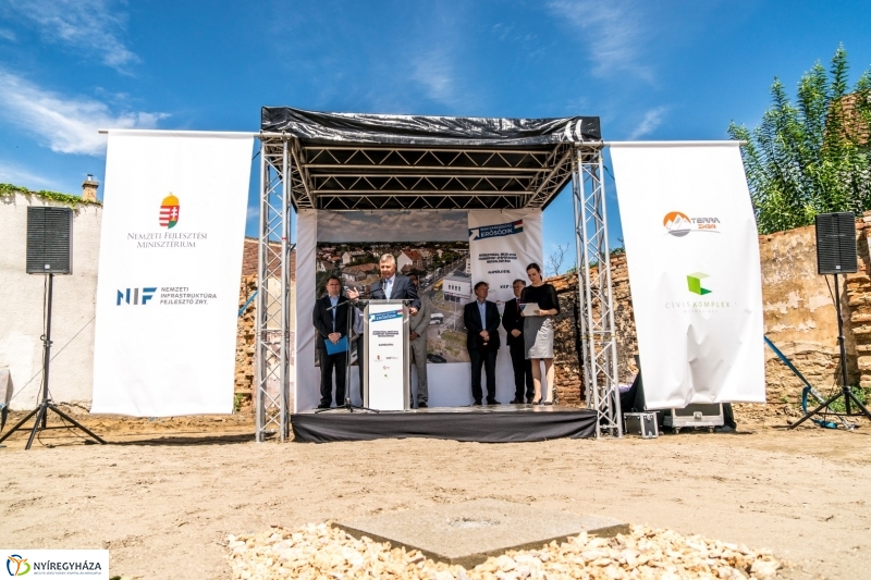 Mező utcai csomópont alapkövének letétele