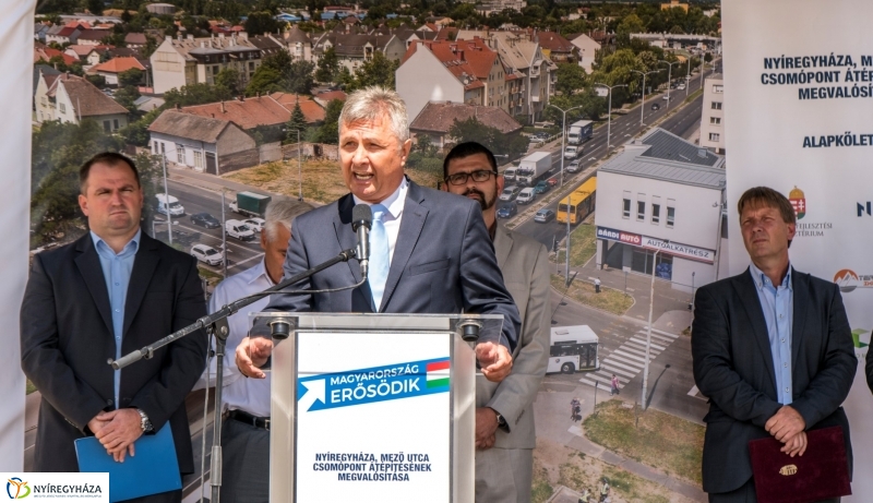 Mező utcai csomópont alapkövének letétele