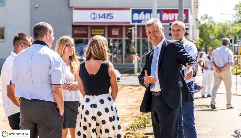 Mező utcai csomópont alapkövének letétele