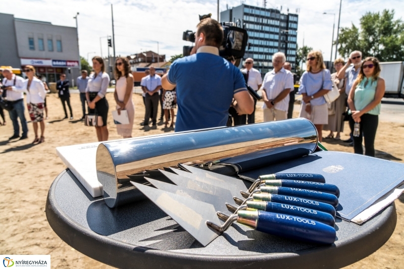 Mező utcai csomópont alapkövének letétele