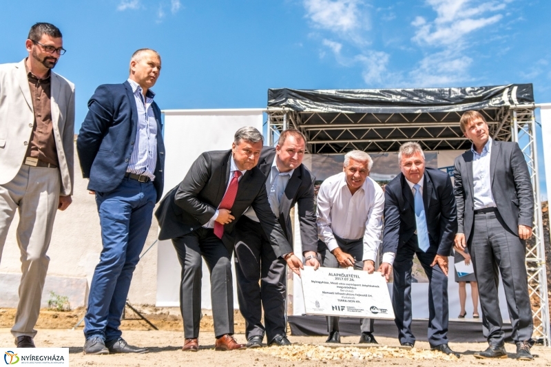 Mező utcai csomópont alapkövének letétele