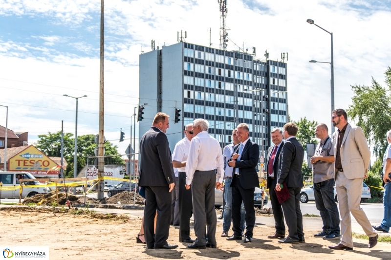 Mező utcai csomópont alapkövének letétele