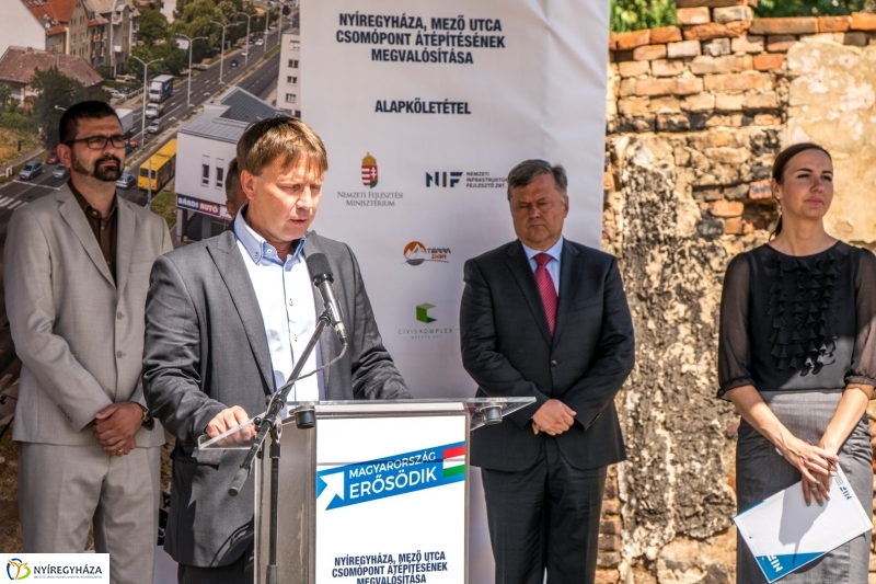 Mező utcai csomópont alapkövének letétele