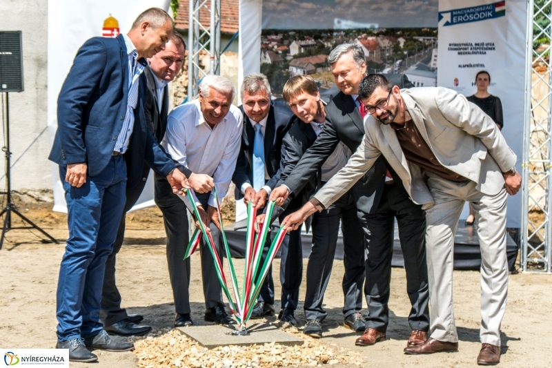 Mező utcai csomópont alapkövének letétele