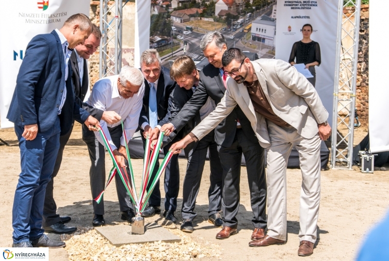 Mező utcai csomópont alapkövének letétele