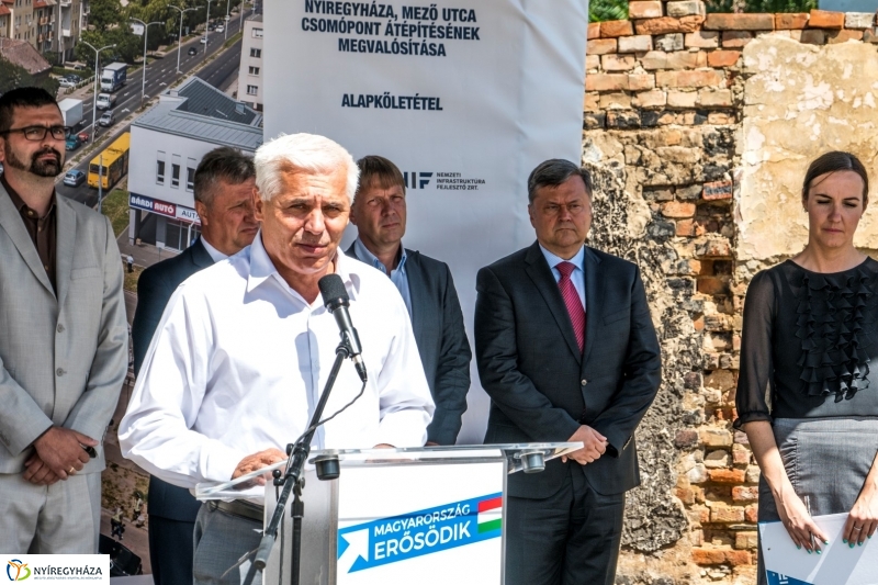 Mező utcai csomópont alapkövének letétele