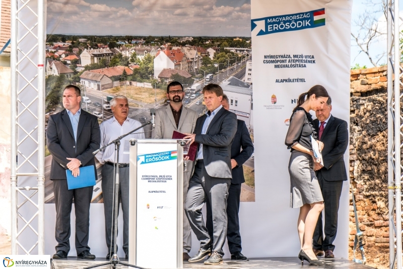 Mező utcai csomópont alapkövének letétele