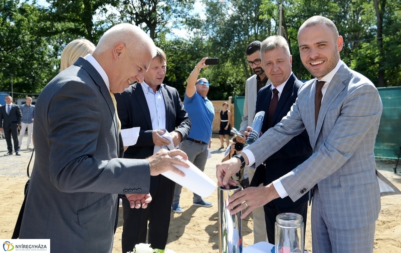 Sóstó Hotel-ünnepélyes alapkőletétel