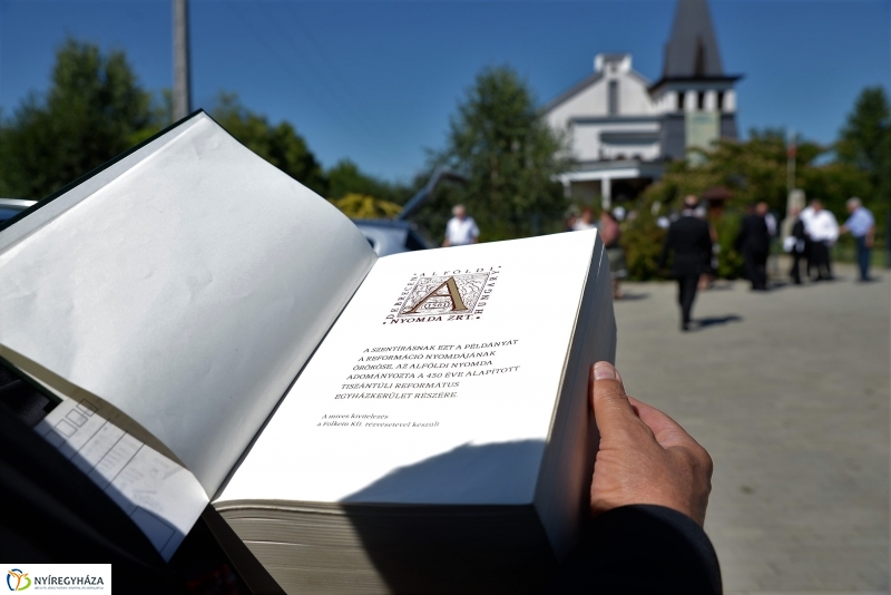 Sóstóra érkezett a Vizsolyi Biblia