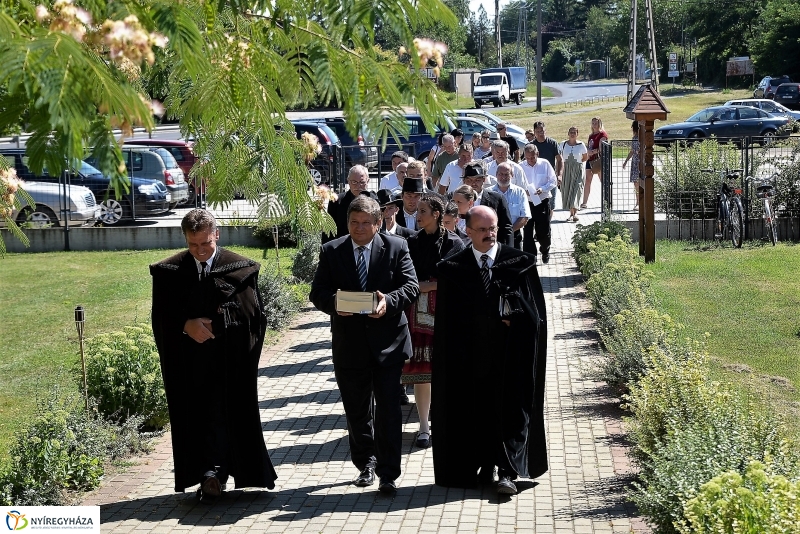 Sóstóra érkezett a Vizsolyi Biblia