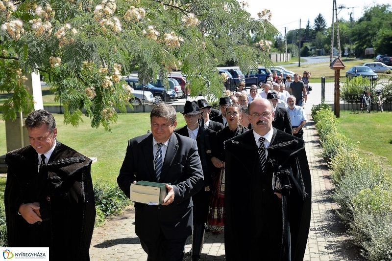 Sóstóra érkezett a Vizsolyi Biblia
