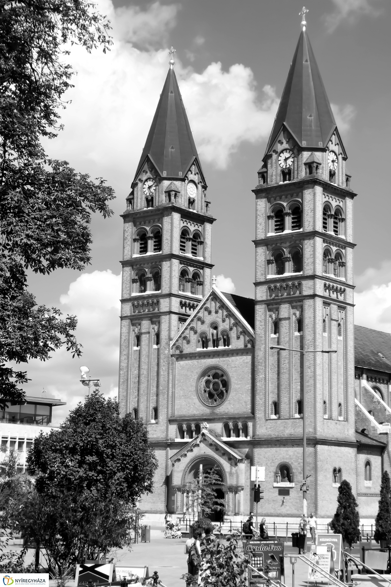 Nyíregyháza fekete-fehér köntösben 1 - fotó Szarka Lajos