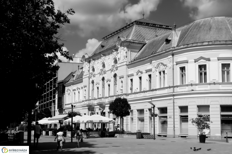 Nyíregyháza fekete-fehér köntösben 1 - fotó Szarka Lajos