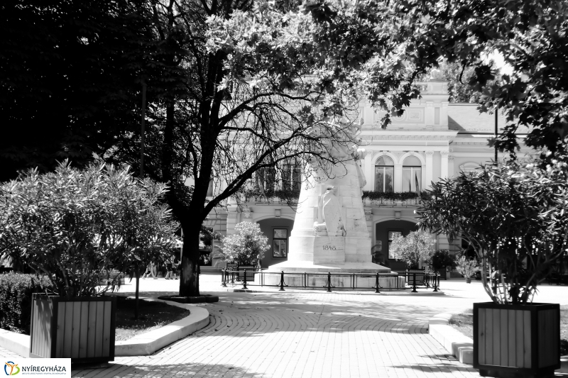 Nyíregyháza fekete-fehér köntösben 1 - fotó Szarka Lajos