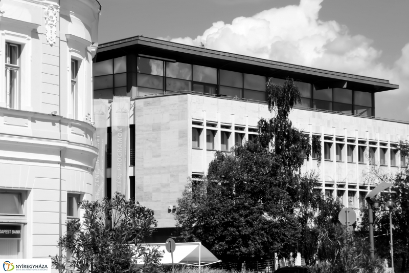 Nyíregyháza fekete-fehér köntösben 1 - fotó Szarka Lajos