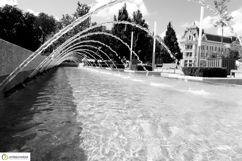 Nyíregyháza fekete-fehér köntösben 1 - fotó Szarka Lajos