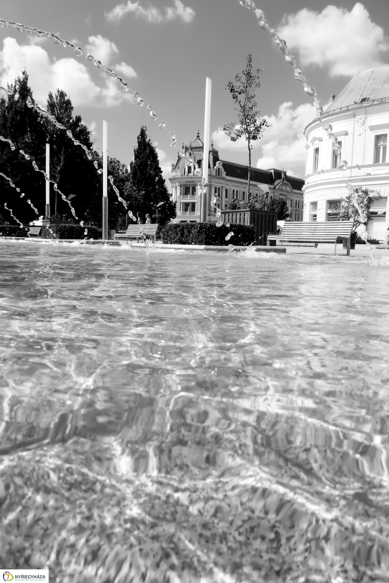 Nyíregyháza fekete-fehér köntösben 1 - fotó Szarka Lajos