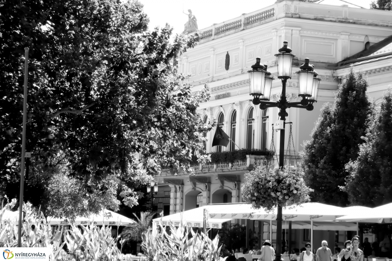 Nyíregyháza fekete-fehér köntösben 1 - fotó Szarka Lajos